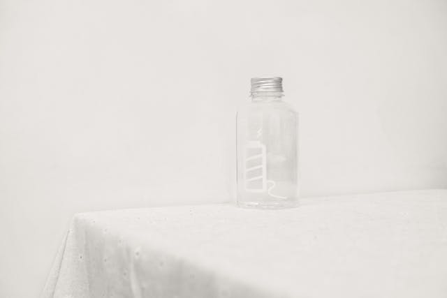 Botol kaca kusam